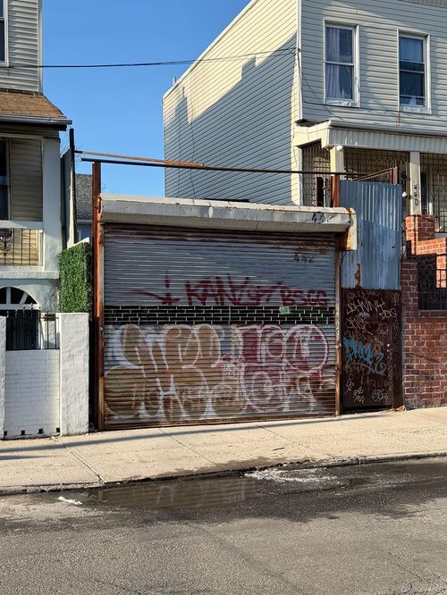 442 E 175th St, Bronx, NY, 10457-6112 | Card Image