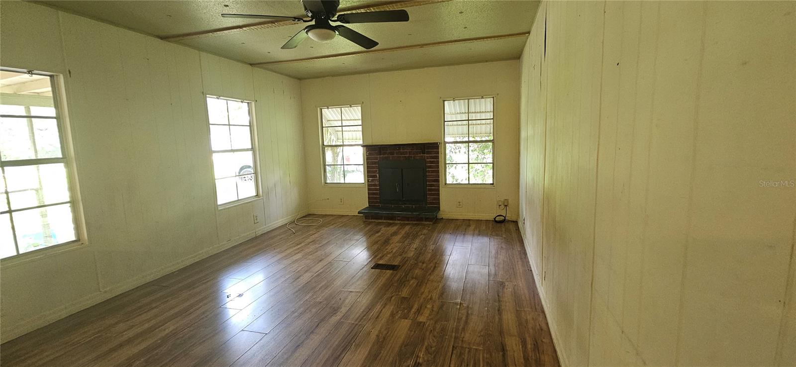 Residential in INTERLACHEN 3