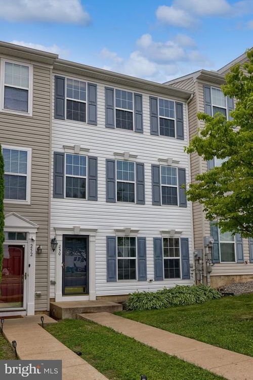 250 Kentshire Dr, LANCASTER, PA, 17603-8851 | Card Image