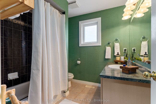 63 Prentice Dr, House other with 4 bedrooms, 3 bathrooms and 4 parking in Whitby ON | Image 23