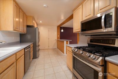 Abundant prep and storage space in the kitchen to cook delicious dishes for your guests. | Image 3