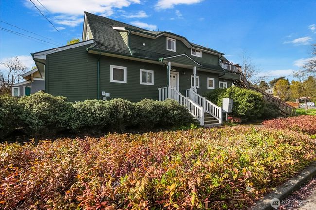 Great location minutes from the UW & Seattle Children's. | Image 25