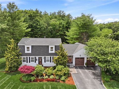 8 Pineridge Dr, Smithfield, RI, 02917-1616 | Card Image