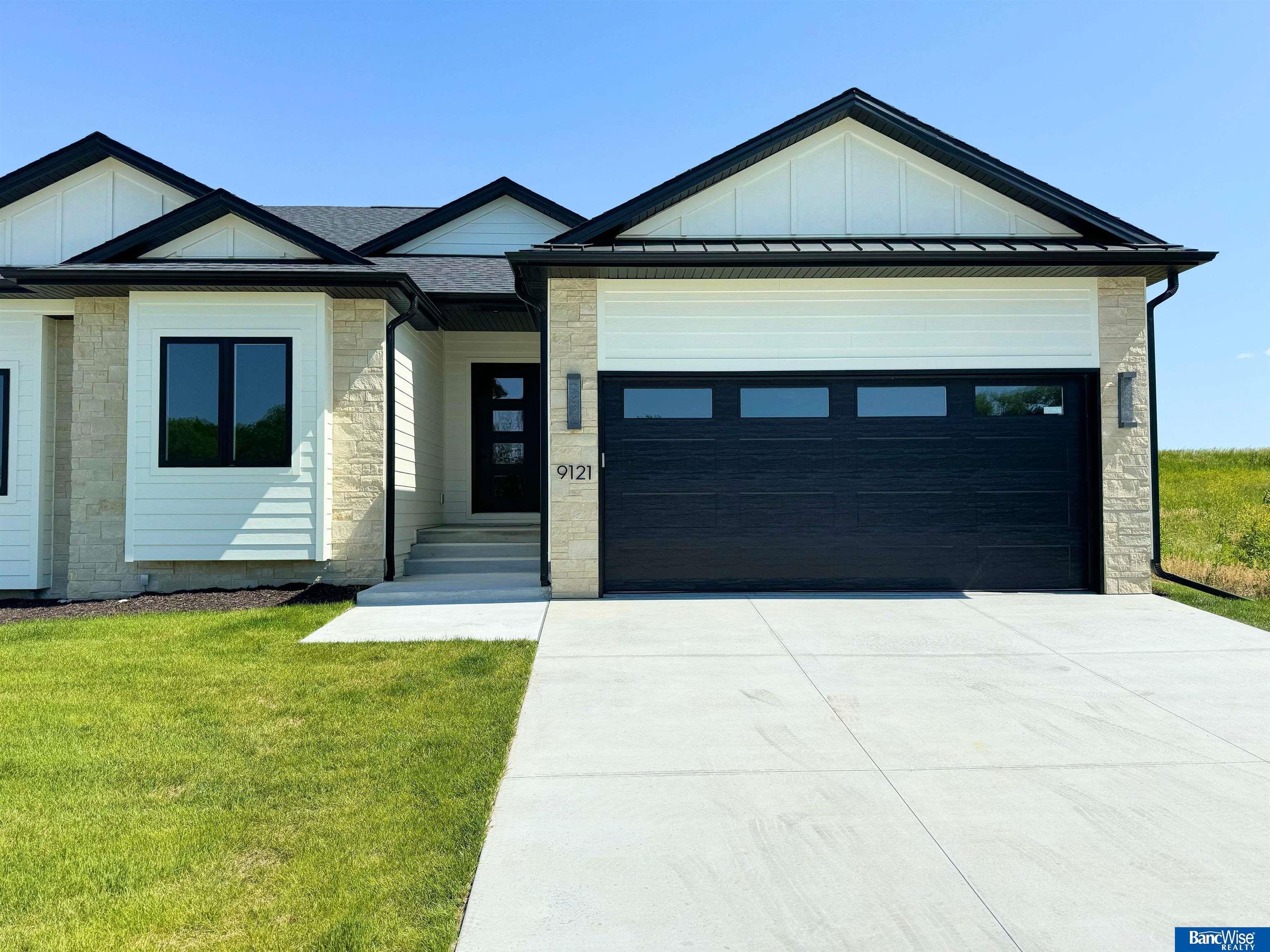Marbella Dr, Lincoln, NE 68520