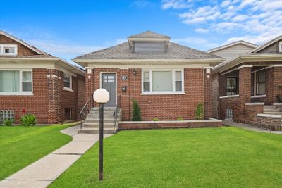 9421 S Rhodes Avenue, House other with 3 bedrooms, 3 bathrooms and 2 parking in Chicago IL | Image 1