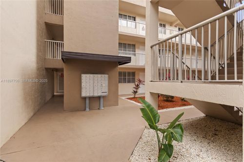 apt-306-6065 Nw 186th St, Hialeah, FL, 33015-6072 | Card Image