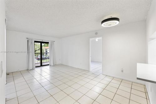 apt-203-9724 Hammocks Blvd, Miami, FL, 33196-1522 | Card Image