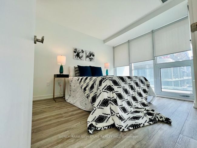 802 - 77 Shuter St, Condo with 2 bedrooms, 2 bathrooms and 1 parking in Toronto ON | Image 16