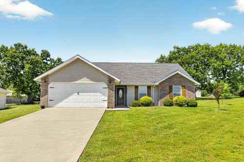 2702 Neosho Heights Cir, Neosho, MO, 64850-1111 | Card Image