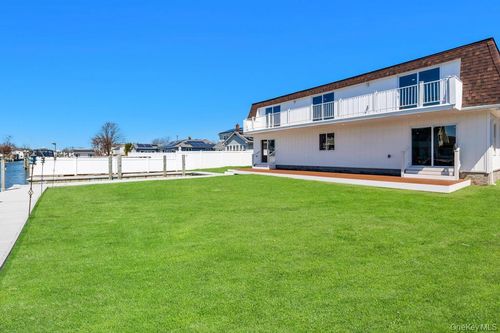 66 Lighthouse Rd, Babylon, NY, 11702-4306 | Card Image