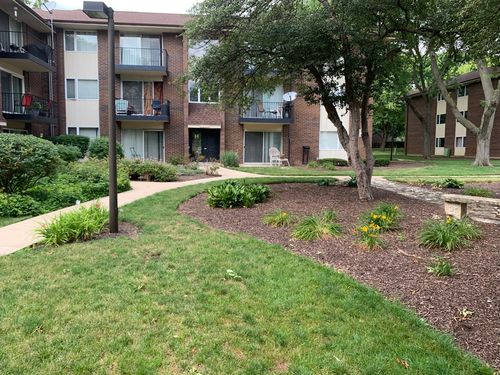 g11-5S070 Pebblewood Ln, Naperville, IL, 60563-1825 | Card Image