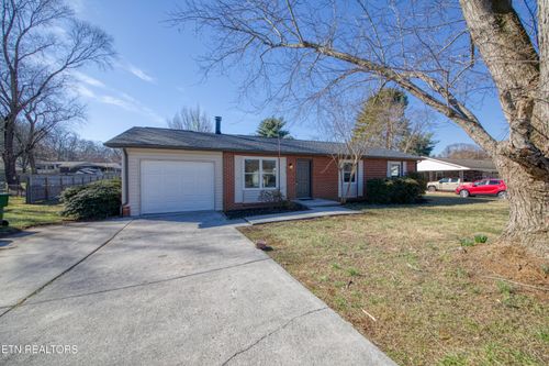 313 Barbara Ln, Maryville, TN, 37803-6305 | Card Image