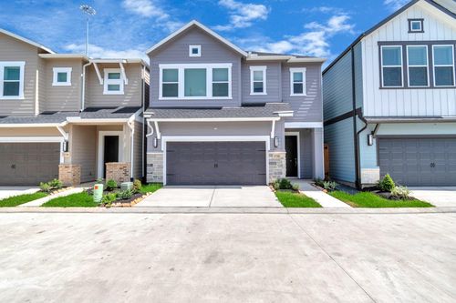 2721 Brown Lake St, Houston, TX, 77008-5052 | Card Image