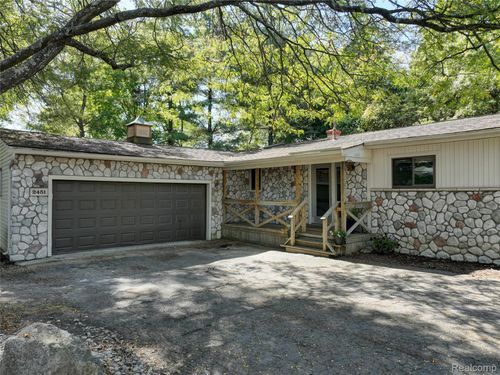 2451 Sanders Pl, Bloomfield Hills, MI, 48302-0460 | Card Image