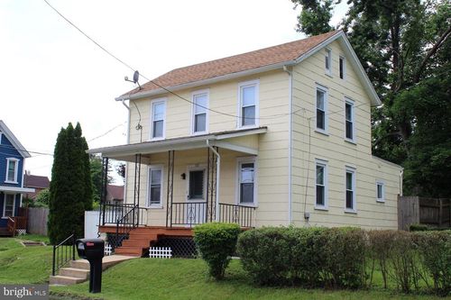 301 E 3rd St, AVONDALE, PA, 19311-1105 | Card Image