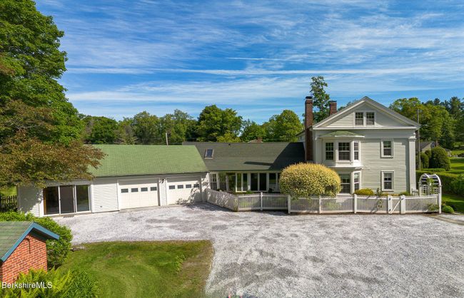 311 N Plain Rd, House other with 4 bedrooms, 4 bathrooms and null parking in Great Barrington MA | Image 6