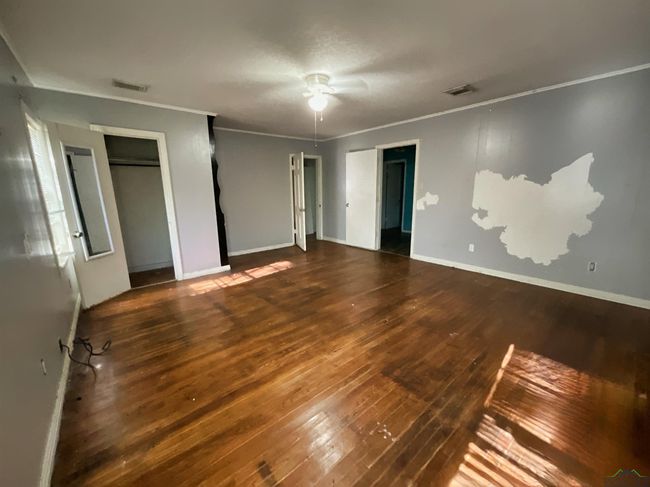 1004 W Sabine St, House other with 2 bedrooms, 2 bathrooms and null parking in Carthage TX | Image 15