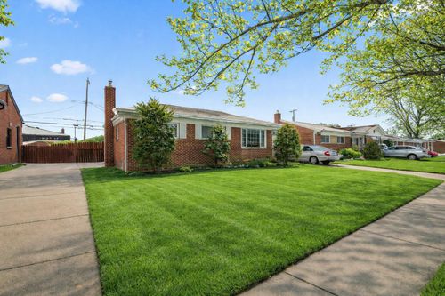 5845 Plainfield St, Dearborn Heights, MI, 48127-2882 | Card Image