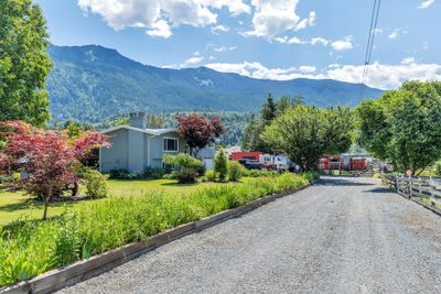 52484 Yale Rd, House other with 5 bedrooms, 2 bathrooms and 8 parking in Rosedale BC | Image 2