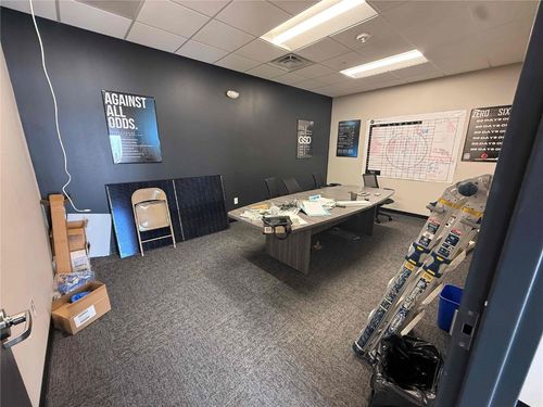 200-1575 Ketelsen Dr, Hiawatha, IA, 52233 | Card Image