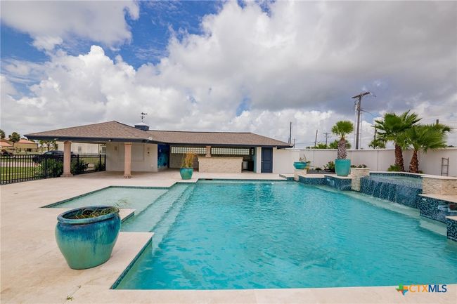 2133 W Maple St, House other with 4 bedrooms, 5 bathrooms and null parking in Port O Connor TX | Image 42