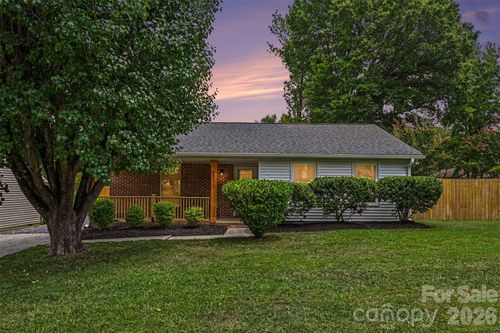 6511 Misty Morning Dr, Charlotte, NC, 28212-5774 | Card Image