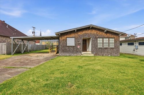 2126 7th St, Port Neches, TX, 77651-3815 | Card Image
