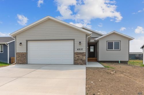 608 Bull Run Dr, Box Elder, SD, 57719-1800 | Card Image