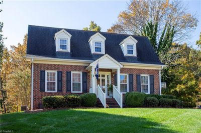 Neat, tidy and picturesque curb appeal! | Image 1