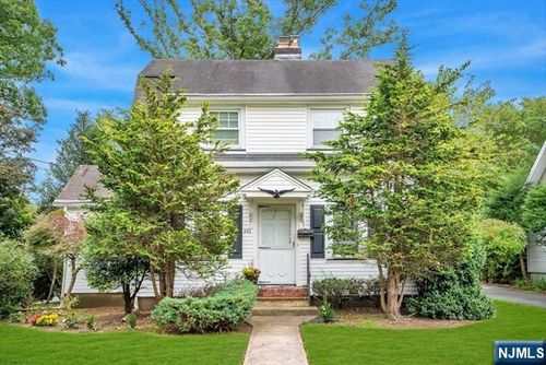 352 Durie Ave, Closter, NJ, 07624-2512 | Card Image