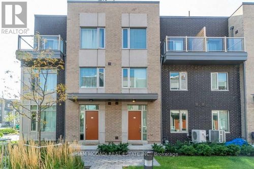 33-22 Applewood Lane, Etobicoke, ON, M9C0C1 | Card Image