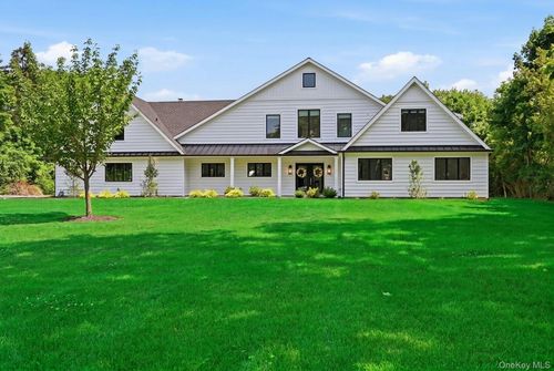 7 Fleet Ct, Northport, NY, 11768-1526 | Card Image