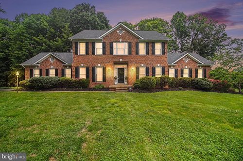 7182 Brewster Ln, Warrenton, VA, 20187-4563 | Card Image