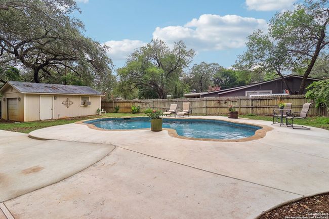 503 Mockingbird Ln, House other with 3 bedrooms, 2 bathrooms and null parking in Devine TX | Image 39