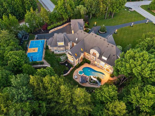 1 Willowbrook Ct, Bedford, NH, 03110-4541 | Card Image