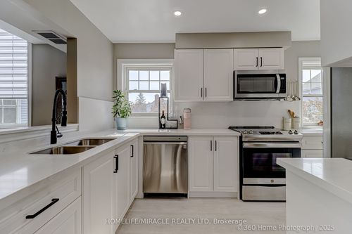 j11-1657 Nash Rd, Clarington, ON, L1E1S8 | Card Image