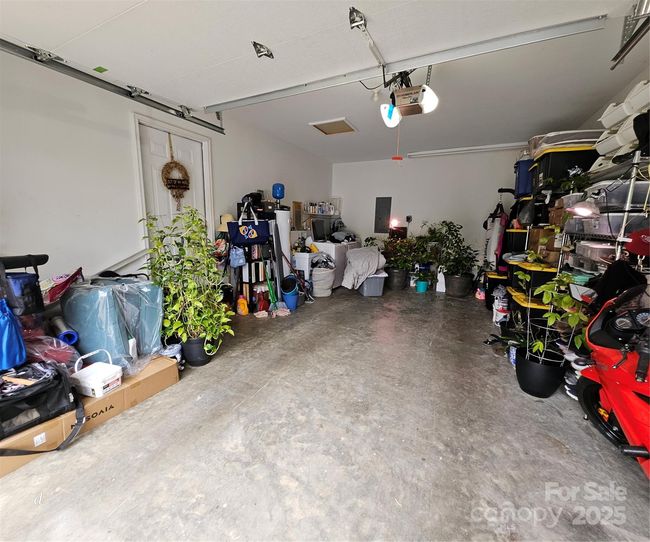 Garage/Laundry | Image 15