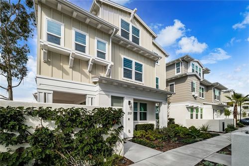 2127 Cresta Dr, Newport Beach, CA, 92660-4610 | Card Image
