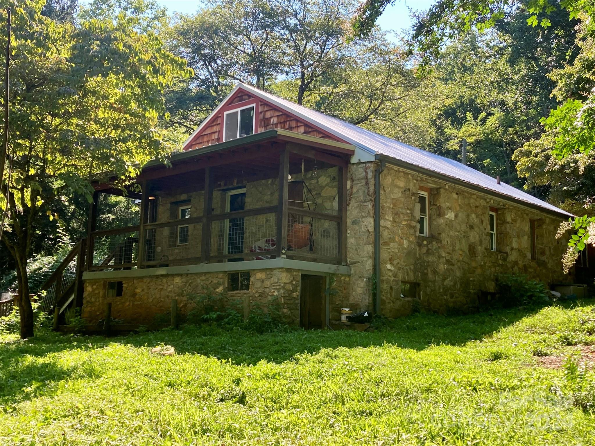 Meandering Trl, Asheville, NC 28806