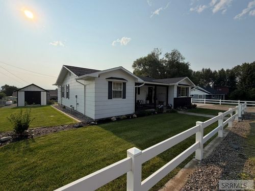 403 9th St, Salmon, ID, 83467-3716 | Card Image