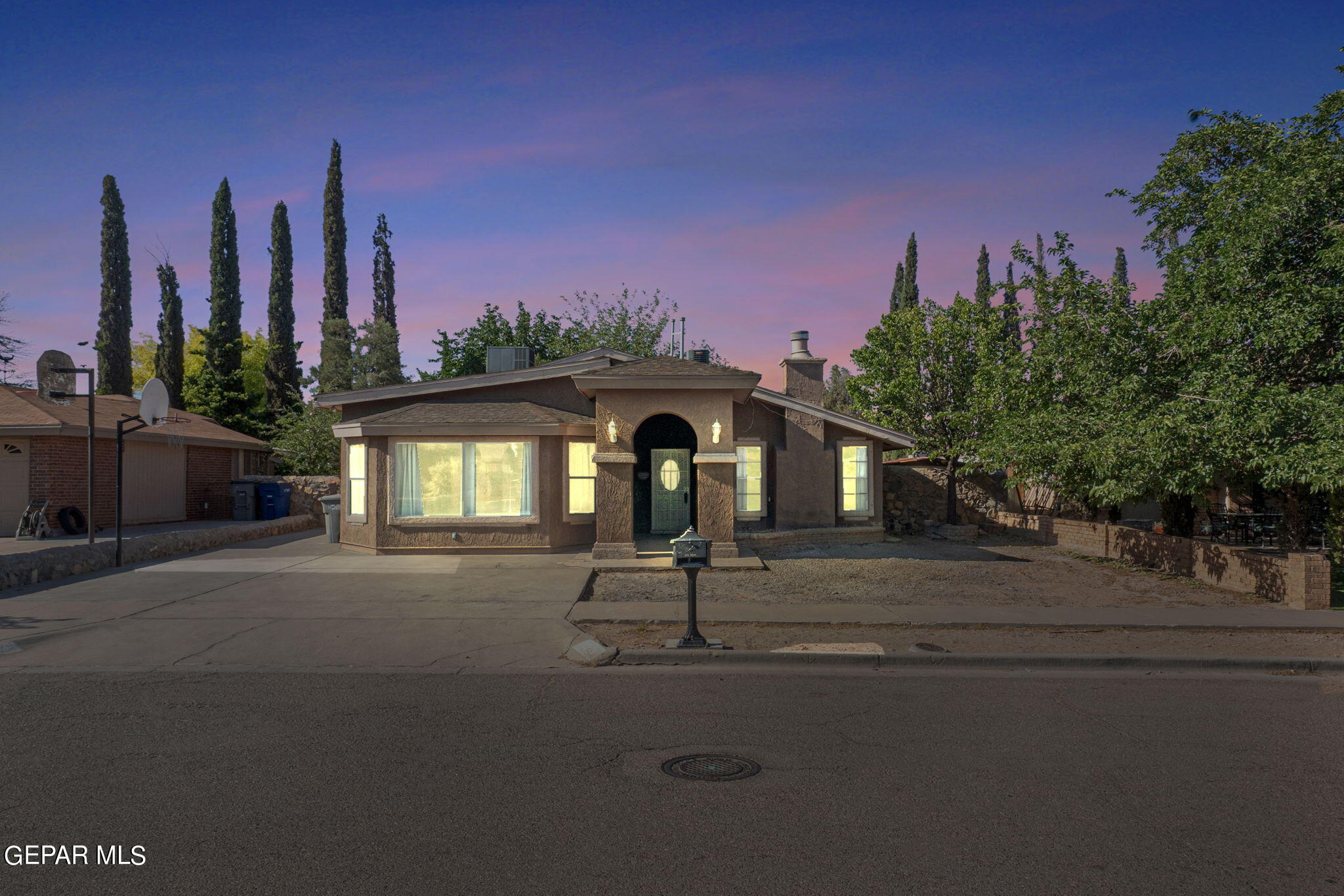 Shiner Ave, El Paso, TX 79936