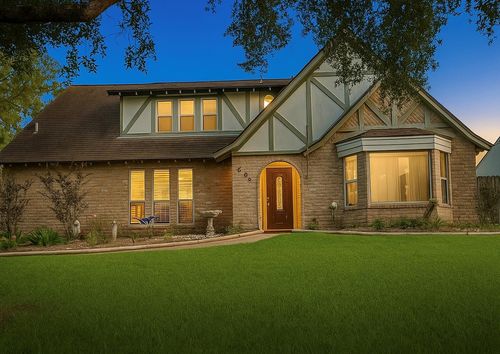 605 Tanglewood Dr, Friendswood, TX, 77546-2154 | Card Image