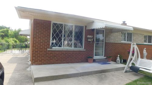 27038 Grobbel Dr, Warren, MI, 48092-2641 | Card Image