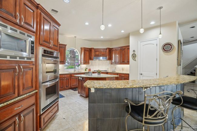 20646 Wahl Ln, House other with 5 bedrooms, 6 bathrooms and null parking in Garden Ridge TX | Image 20