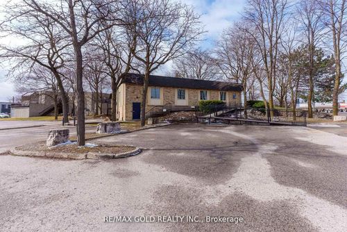 2109 Oxford St E, London, ON, N5V2Z9 | Card Image