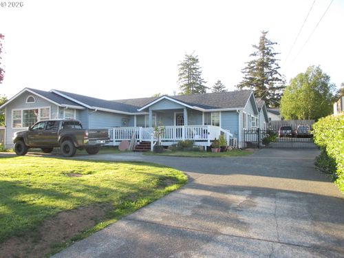 910 Easy St, Brookings, OR, 97415-9738 | Card Image
