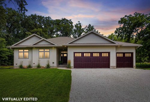 5017 Gilbertville Rd, Waterloo, IA, 50701-9173 | Card Image