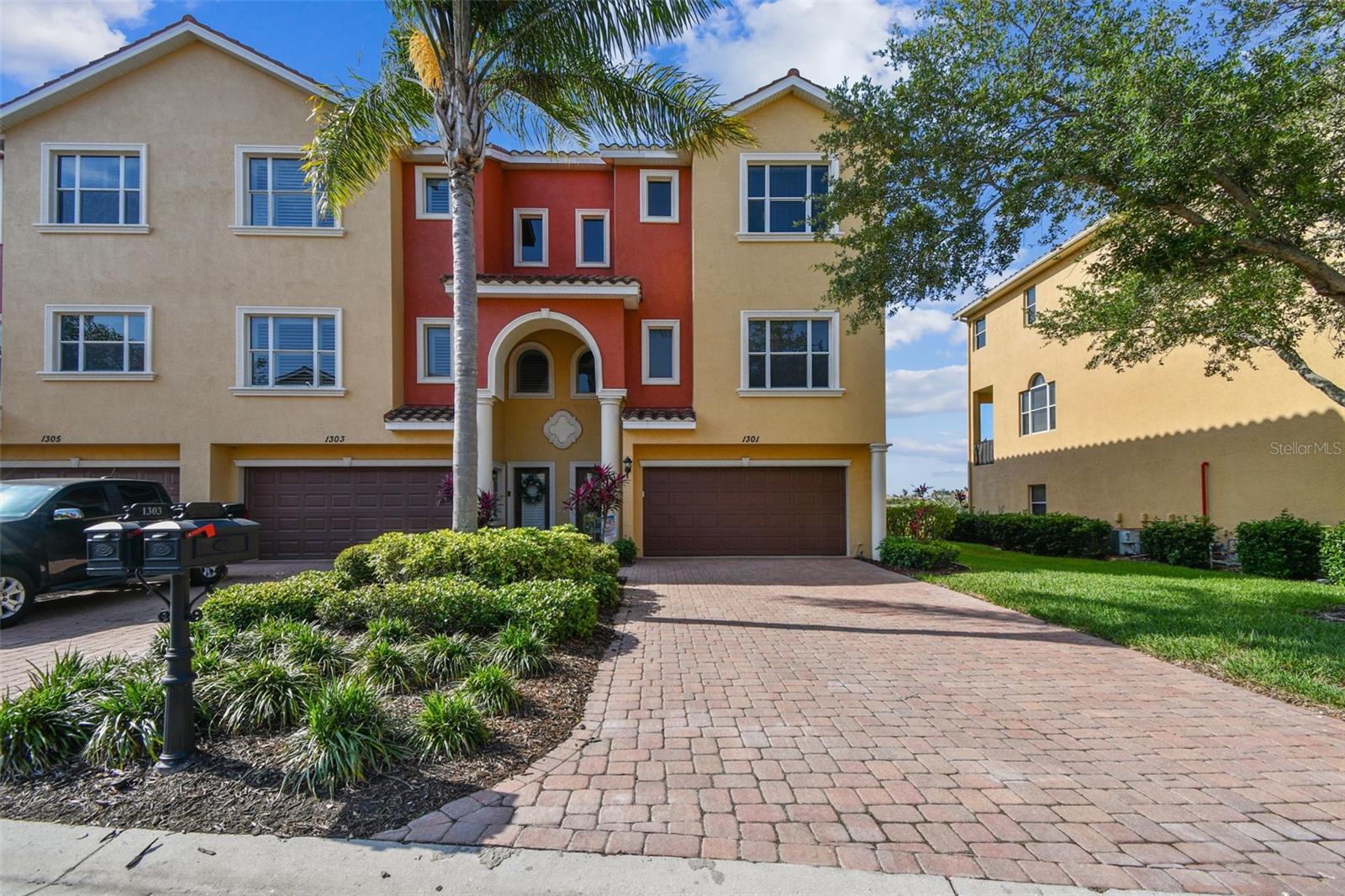 3rd Street Cir, Palmetto, FL 34221