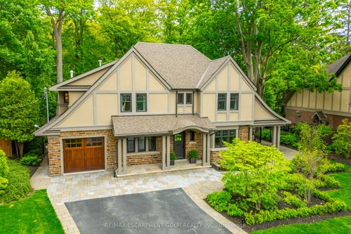 61 Oak Knoll Dr, Hamilton, ON, L8S4C2 | Card Image