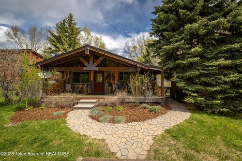1655 E J-W Dr, Hoback Jct, WY, 83001-1605 | Card Image
